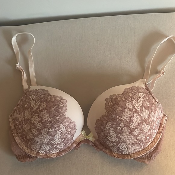 Victoria Secret Padded Bra NWOT size 32D - Picture 1 of 6